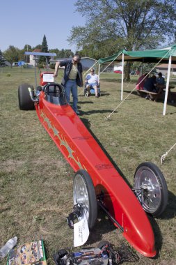 Kırmızı drag racer Önden Görünüm