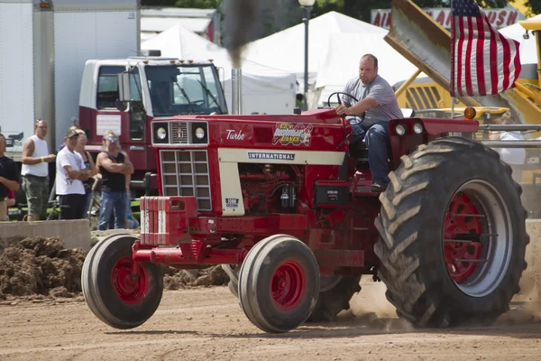 Mezinárodní turbo bushville pruhy traktor — Stock fotografie