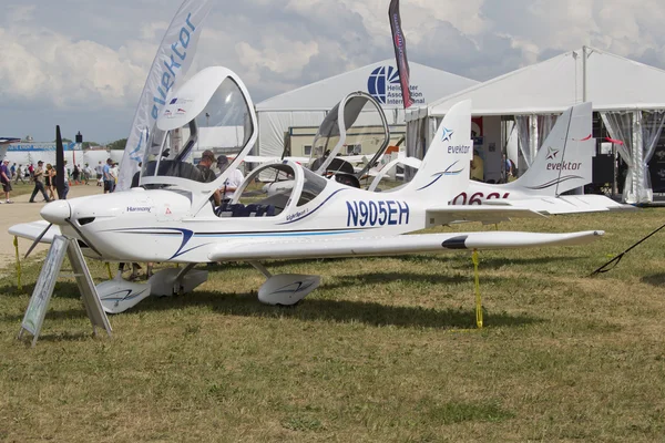 Evektor leichtes Sportflugzeug — Stockfoto