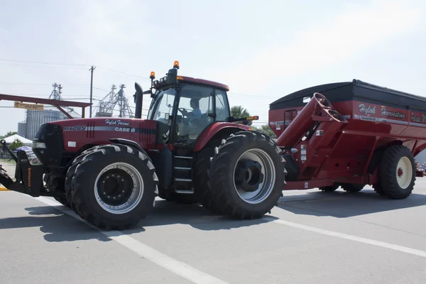 Hylok Farms Case Tractor cerca en el desfile —  Fotos de Stock