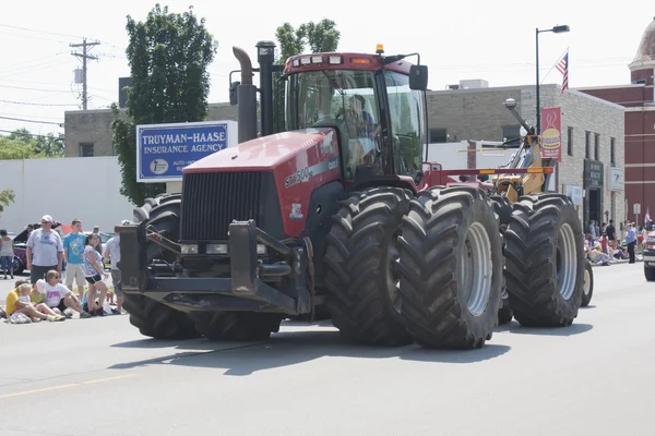 Hylok Bauernhöfe Fall stx500 Traktor bei Parade — Stockfoto