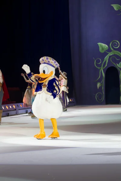 Donald duck zwaaien aan menigte — Stockfoto