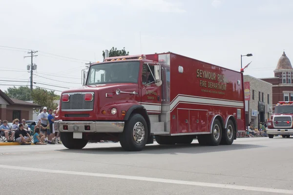 Seymour landsbygdens brandkåren tanker 1 lastbil sidovy — Stockfoto
