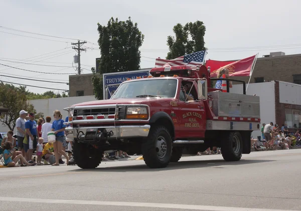 Černý potok venkovských hasiči menší nákladní automobil — Stock fotografie