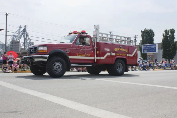 Camion de service 911 d'urgence incendie rural Seymour rouge — Photo
