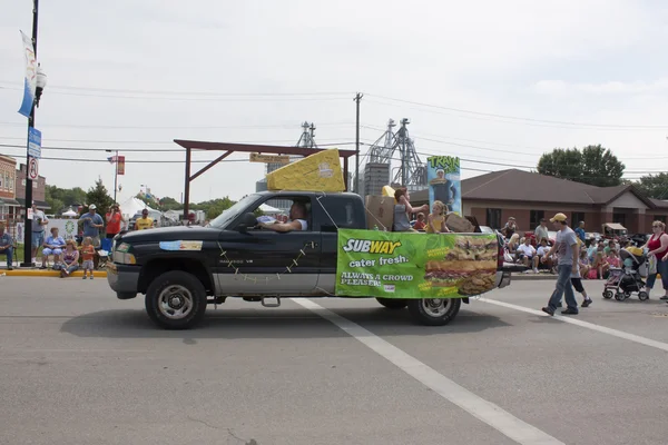 Subway Sub Truck em desfile — Fotografia de Stock