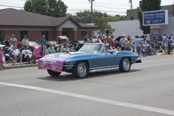 Corvette 427 Convertible in parade — Stock Photo, Image