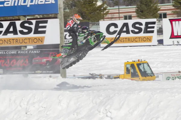 Green Arctic Cat Snowmobile Coming in for Landing — Stock Photo, Image