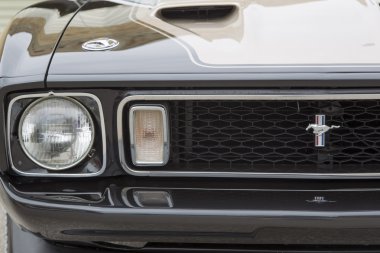 1973 ford siyah mustang Cabrio araba ızgara görünümü