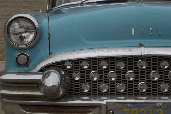 1955 aqua buick special voiture bleue vers le haut à proximité — Photo