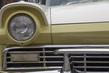 1957 ford fairlane 500 ön ışık