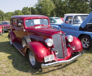 1934 buick 57 kırmızı araba