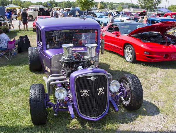 1932 Chevrolet Roadster Violet Vue de face — Photo