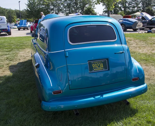 1952 niebieski chevy dostawy sedan widok z tyłu — Zdjęcie stockowe