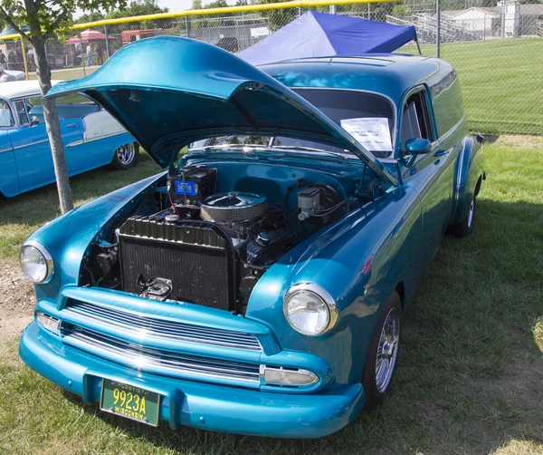 1952 modrý Chevrolet dodání sedan čelní pohled — Stock fotografie