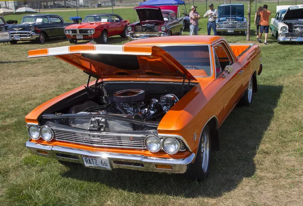 1966-ban narancs chevy el camino elölnézete — Stock Fotó