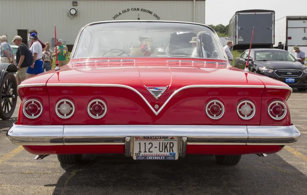 1961 kırmızı chevy Impala arka görünüm — Stok fotoğraf