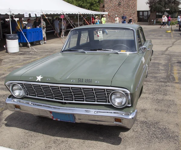 1964 ford falcon us army car frontansicht — Stockfoto