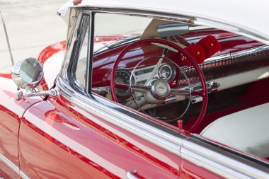 1954 kırmızı Chevrolet bel air iç