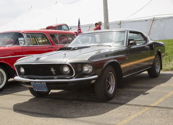 1969 Ford Mustang Mach 1 Vista lateral —  Fotos de Stock