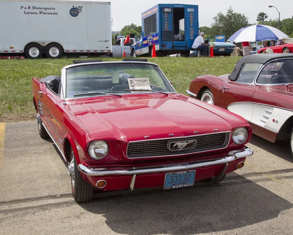 Red Ford Mustang Convertible 1966 — стоковое фото