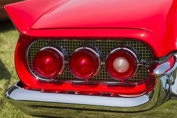 1960 Red Ford Thunderbird hardtop decapotabil lumina coada — Fotografie, imagine de stoc