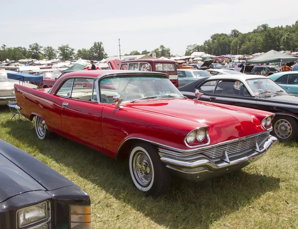 1957 kırmızı chrysler yeni yorker — Stok fotoğraf