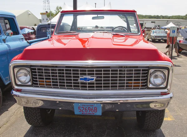 Vista frontale della Chevy K5 Blazer rossa — Foto Stock