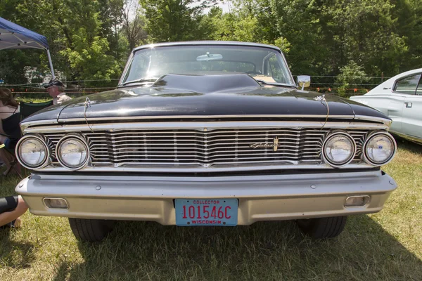 1954 černý ford galaxie čelní pohled — Stock fotografie