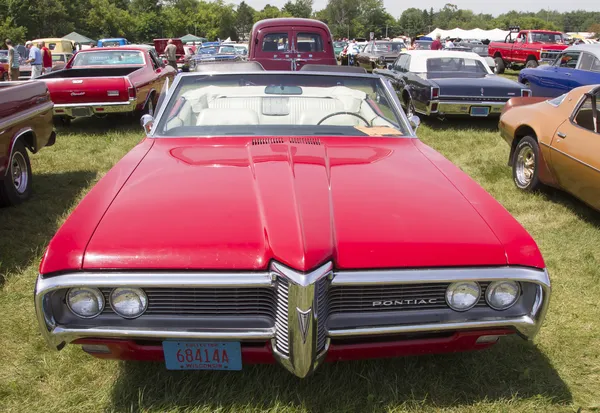 1968 Pontiac rojo Catalina —  Fotos de Stock