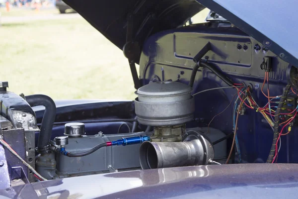 Blue Chevy 3800 Truck engine — Stock Photo, Image