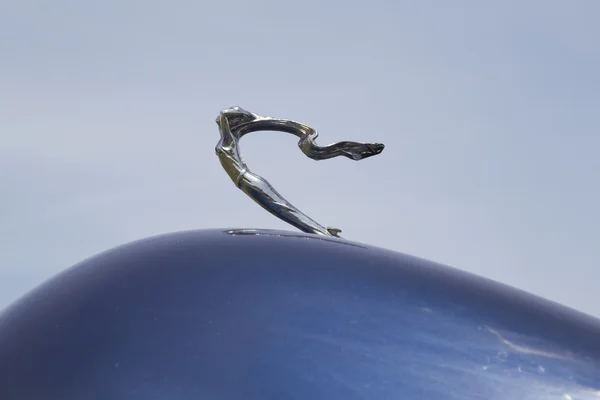 Blue Chevy 3800 Truck Hood Ornament — Stock Photo, Image