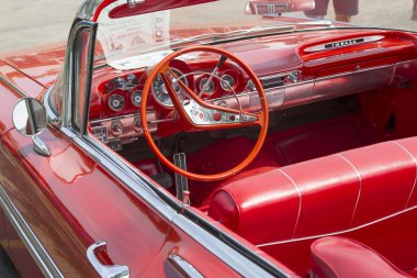 1959 kırmızı chevy Impala convertible iç