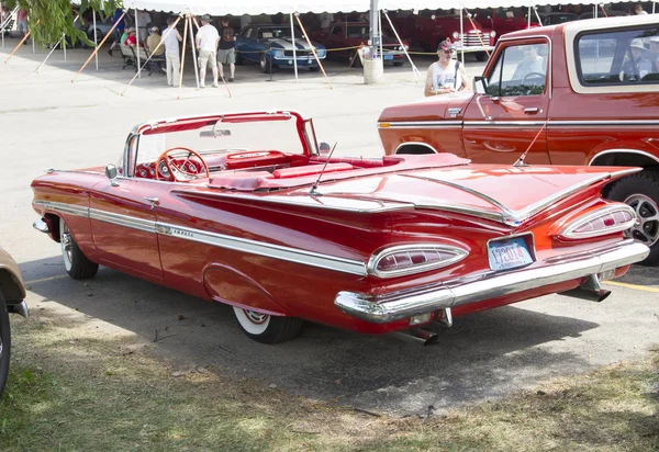 1959 czerwony chevy impala convertible — Zdjęcie stockowe