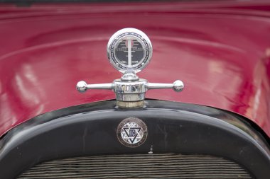 1924 kırmızı dodge kardeşler araba kukuleta süs