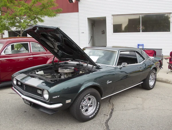 1968 gröna chevy camaro — Stockfoto