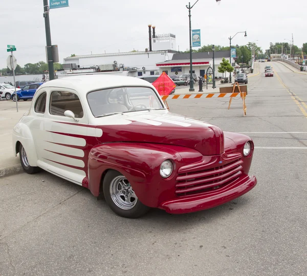 Vintage Red and White Ford Coupe — Stock Photo, Image