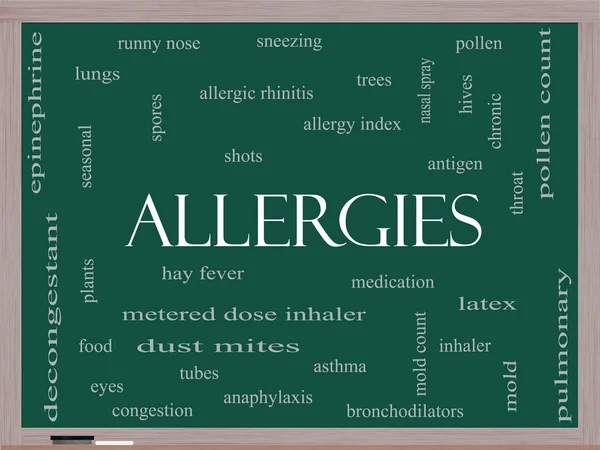 Allergieën woord wolk concept op een schoolbord — Stockfoto