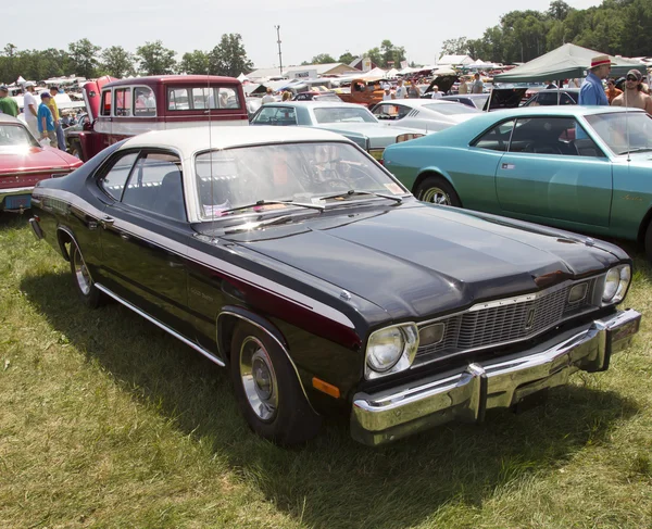 Duster Plymouth Gold — Photo