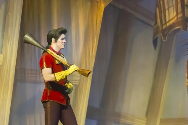 Gaston Walks with a Gun — Stock Photo, Image