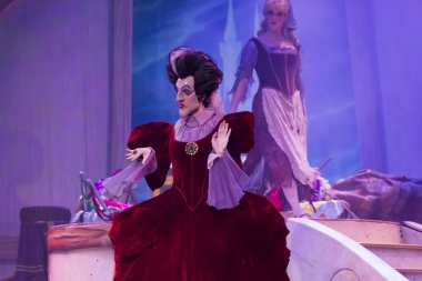 Bayan tremaine kötü üvey cinderella dan