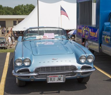 1961 toz mavi chevy corvette