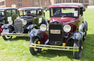 1930 fords dizilmiş