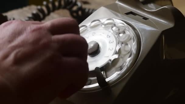 Man Dials 911 Vintage Rotary Phone Dial — Stockvideo