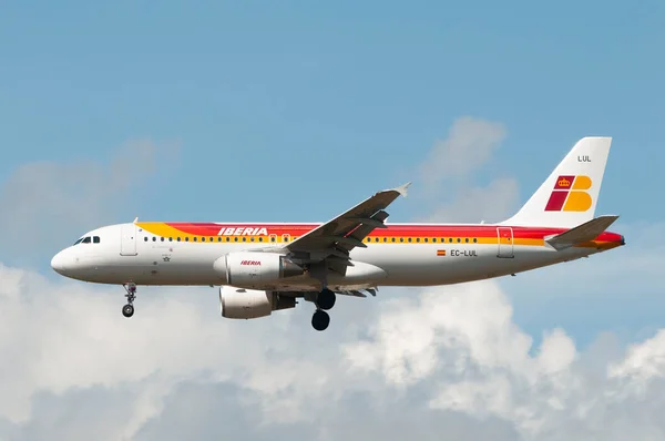 London July 2022 Plane Spanish Company Iberia Landing Phase — Fotografia de Stock