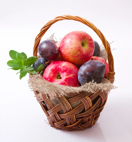 Fruits in wattled basket — Stock Photo, Image