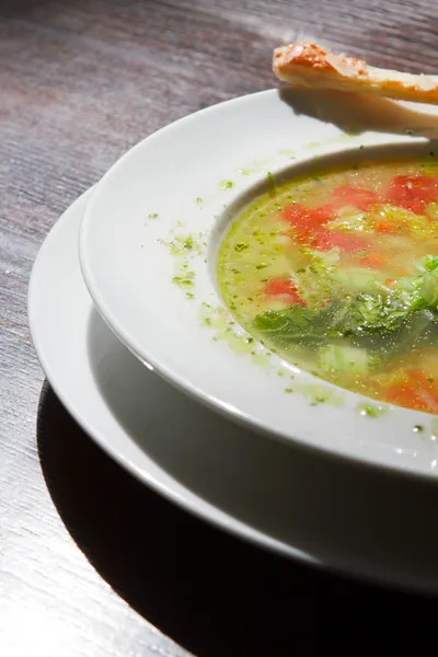 Sopa en un plato sobre la mesa —  Fotos de Stock