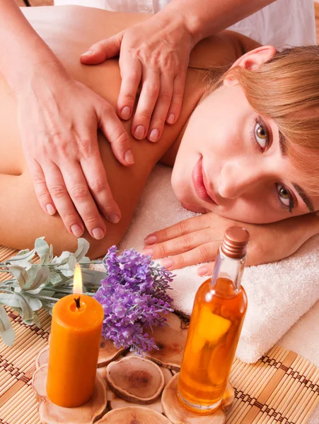 Mujeres hermosas relajarse en el spa —  Fotos de Stock