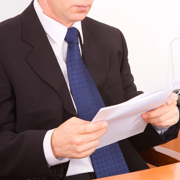 Businessman reading a letter. — Stock Photo, Image