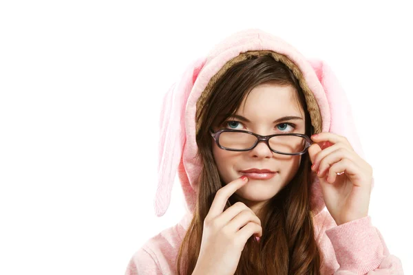 Retrato de uma menina bonita usando óculos, sorrindo benevolente — Fotografia de Stock